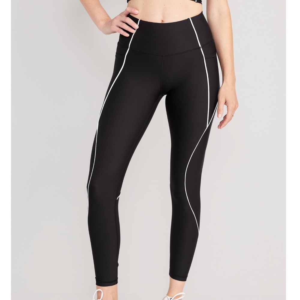 Old Navy High-Waist PowerSoft 7/8 Leggings with White Contrast Piping